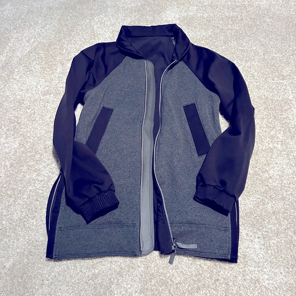 Lululemon men’s jacket size large.